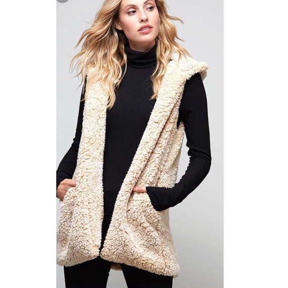 Last 1! 🌟Two-tone Beige Sherpa Vest - Picture 5 of 7